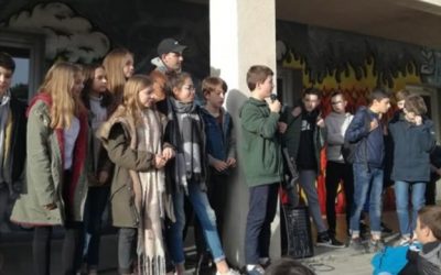 Reportage Radio Sommières sur la fresque en art plastique.