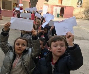 Les élèves de grande section ont écrit leurs vœux de bonne année à leurs parents