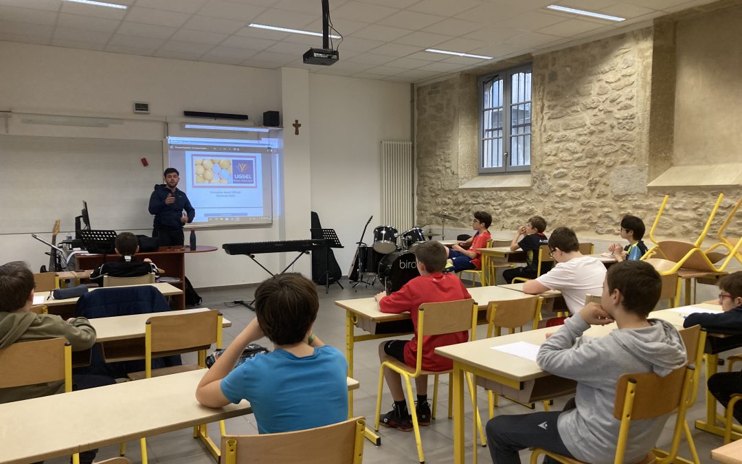 Tennis de  table : Les élèves apprennent à arbitrer